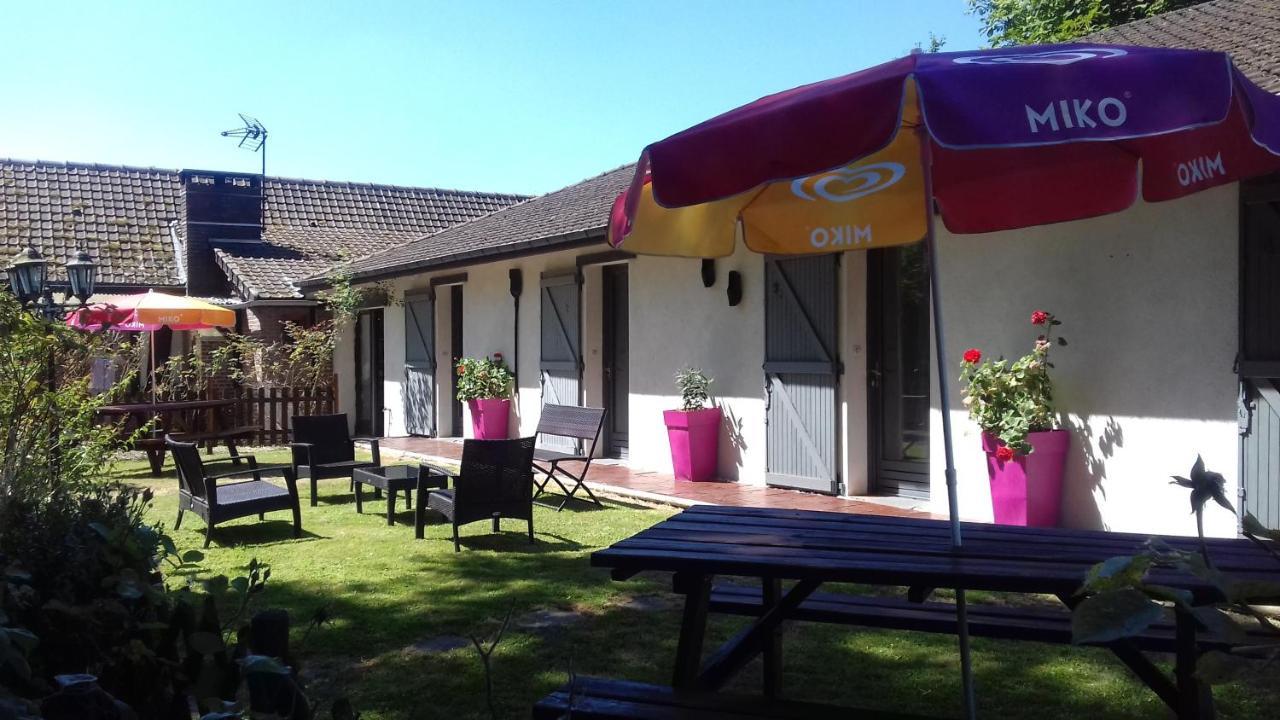 Les Garennes Bed and Breakfast Favières Exteriör bild