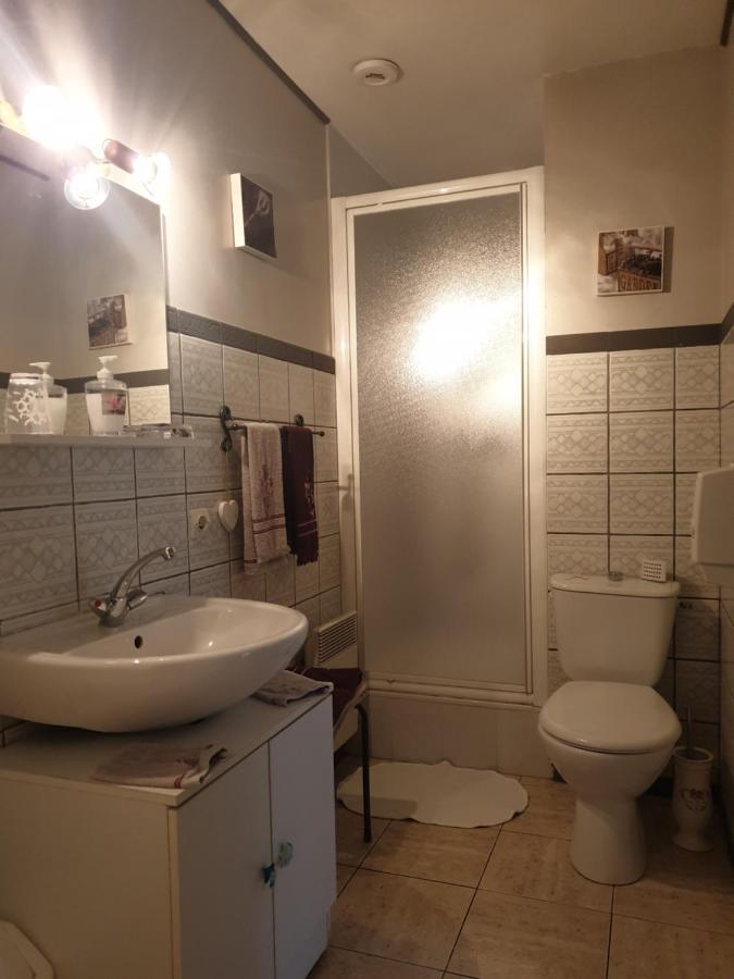 Les Garennes Bed and Breakfast Favières Exteriör bild