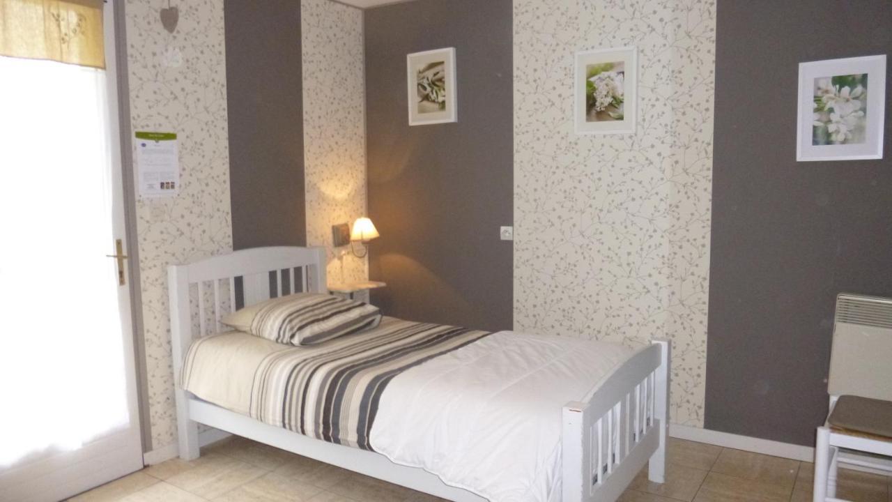 Les Garennes Bed and Breakfast Favières Exteriör bild