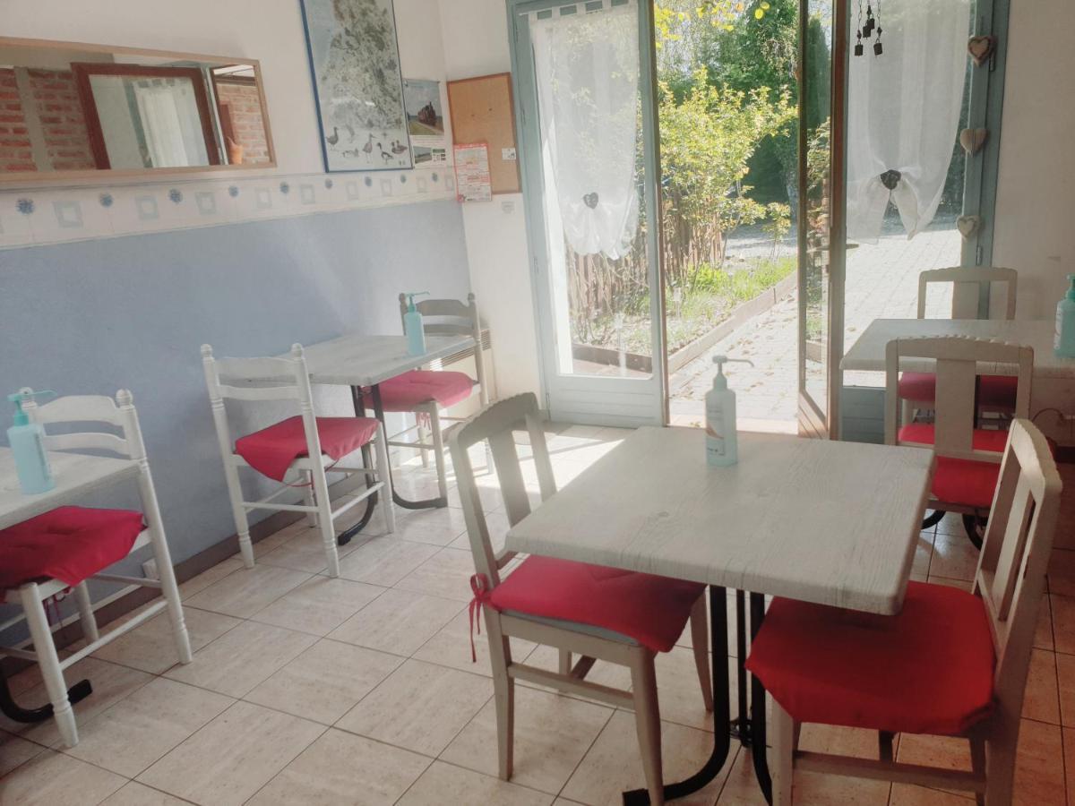 Les Garennes Bed and Breakfast Favières Exteriör bild
